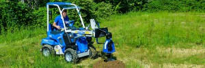 small mini articulated loader side