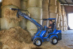 MultiOne mini loader 8 series with manure fork