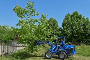 MultiOne mini loader 9 series with tree shear
